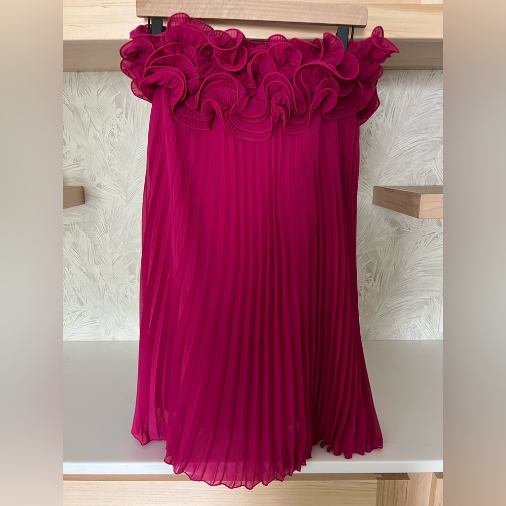 Commense pleated dress with ruffle details